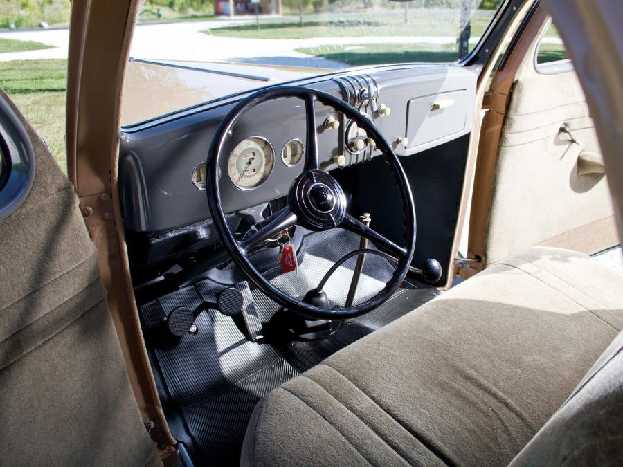  Ford V8 Deluxe 3-Window Coupe 1935 года  (фото 6 из 20)